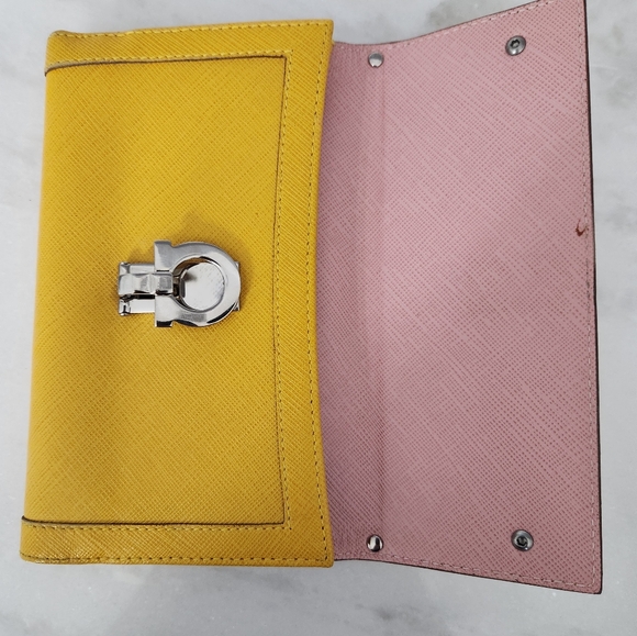 Salvatore Ferragamo Yellow Wallet On Chain - Picture 7 of 13